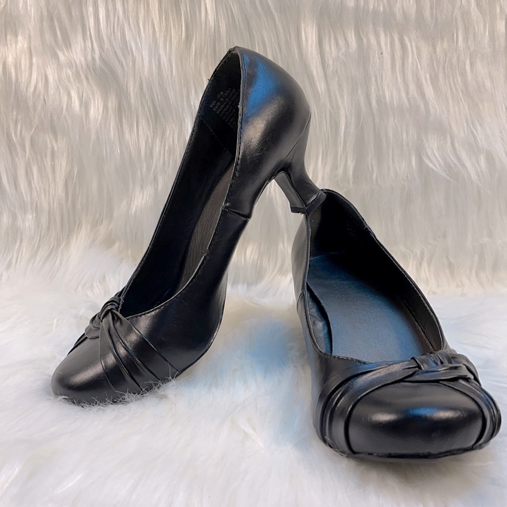 SO Sola Ray Black Spool Kitten Heels w/ Wrap Detail on Toe Extra Comfortable